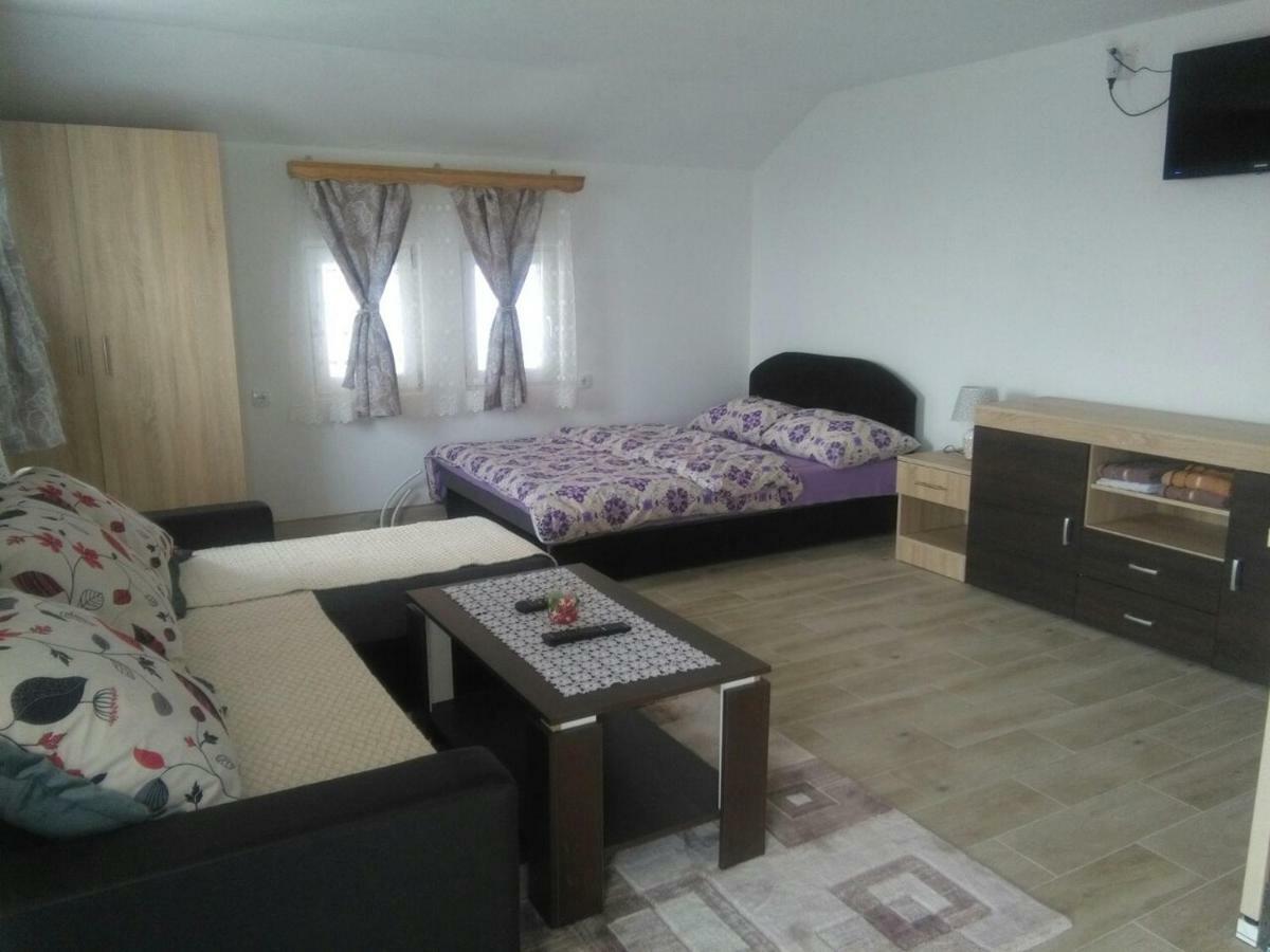Apartmani "Babici" บันยาลูกา ภายนอก รูปภาพ